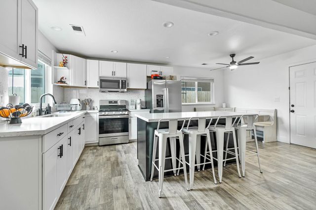 2459 S Fine Avenue, Fresno, CA 93725