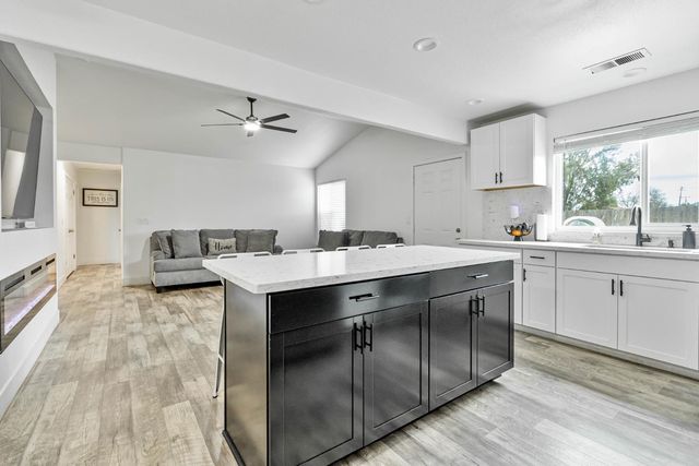 2459 S Fine Avenue, Fresno, CA 93725