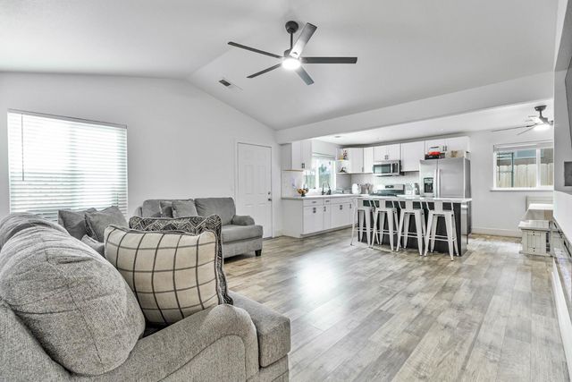 2459 S Fine Avenue, Fresno, CA 93725