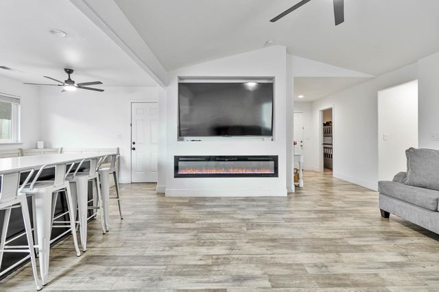 2459 S Fine Avenue, Fresno, CA 93725