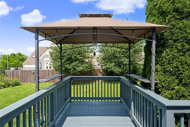 2 Pagnano Street, Bristol, RI 02809