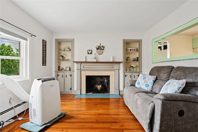 2 Pagnano Street, Bristol, RI 02809