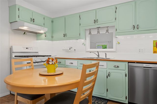 2 Pagnano Street, Bristol, RI 02809