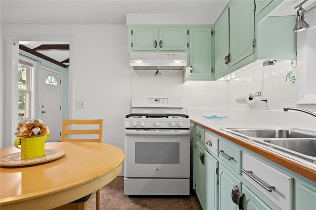 2 Pagnano Street, Bristol, RI 02809