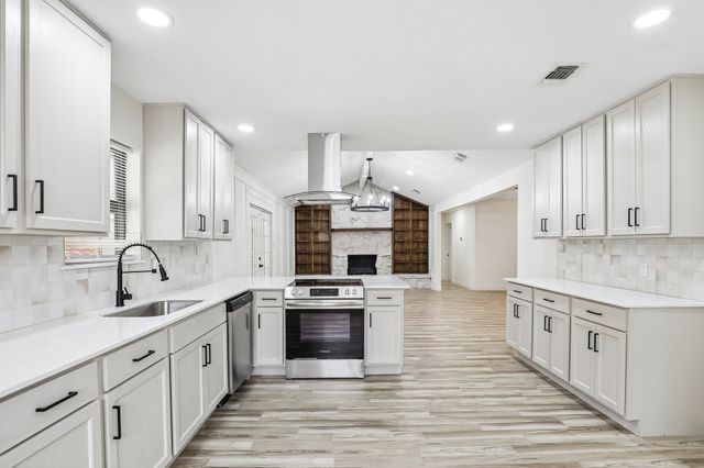 2421 Meadow View, Bedford, TX 76021