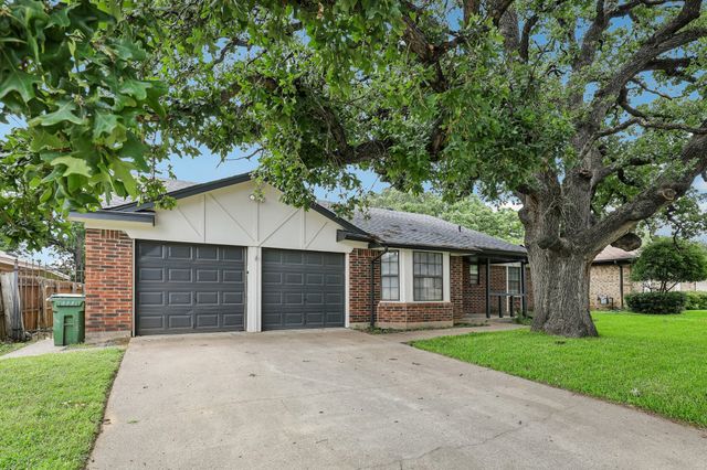 2421 Meadow View, Bedford, TX 76021
