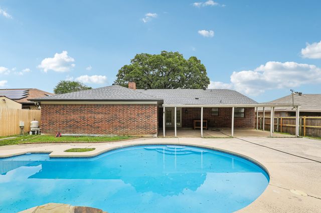 2421 Meadow View, Bedford, TX 76021