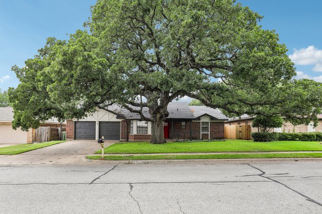 2421 Meadow View, Bedford, TX 76021