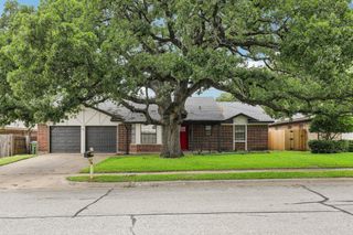 2421 Meadow View, Bedford, TX 76021
