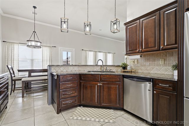 2512 E 138th Court S, Bixby, OK 74008