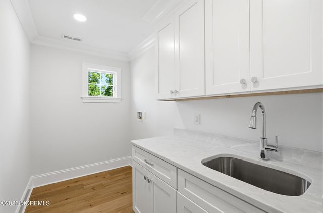 8 Pocahontas Avenue, Oceanport, NJ 07757
