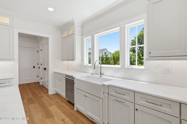 8 Pocahontas Avenue, Oceanport, NJ 07757