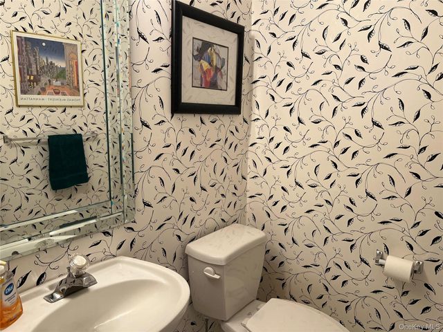 12 Horizon Court, Huntington, NY 11743