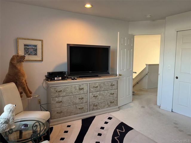 12 Horizon Court, Huntington, NY 11743