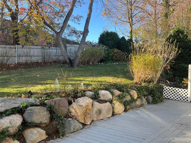 12 Horizon Court, Huntington, NY 11743