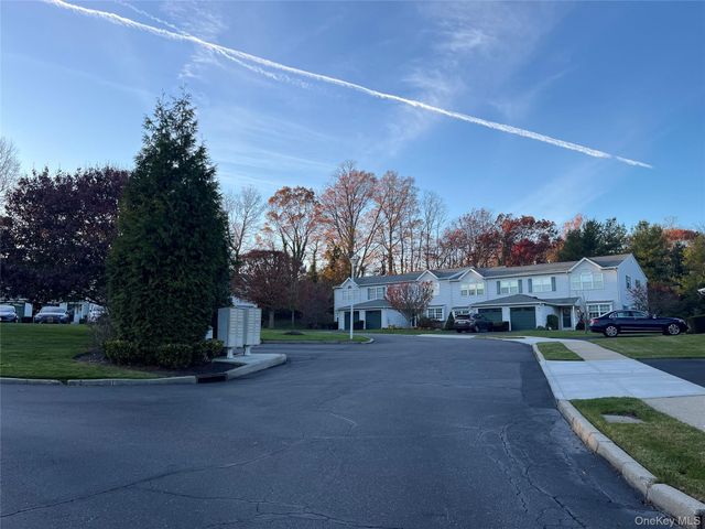 12 Horizon Court, Huntington, NY 11743