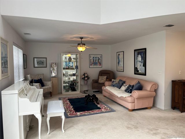 12 Horizon Court, Huntington, NY 11743