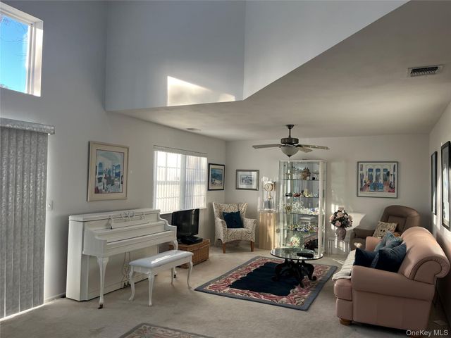 12 Horizon Court, Huntington, NY 11743