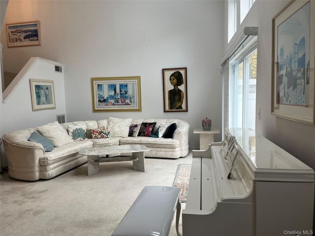 12 Horizon Court, Huntington, NY 11743