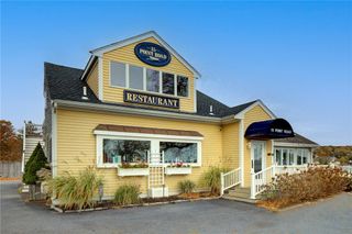 15 Point Road, Portsmouth, RI 02871