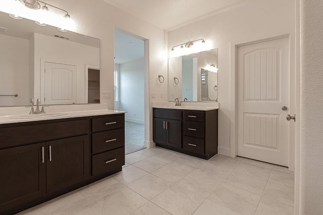 1807 Birdie St, Manteca, CA 95337