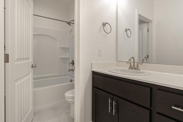 1807 Birdie St, Manteca, CA 95337