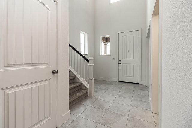 1807 Birdie St, Manteca, CA 95337