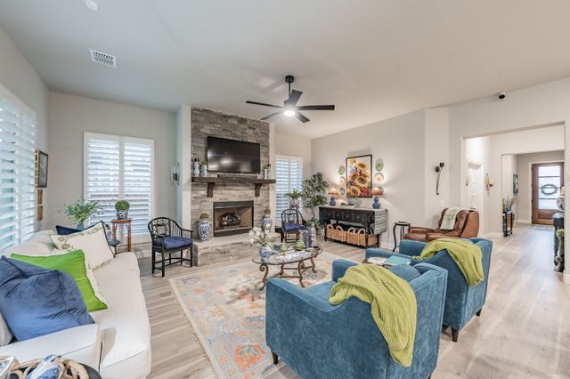 1076 Fleetwood Drive, Justin, TX 76247