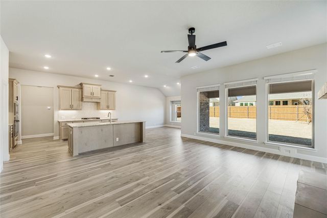 1076 Fleetwood Drive, Justin, TX 76247