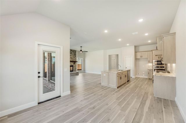 1076 Fleetwood Drive, Justin, TX 76247