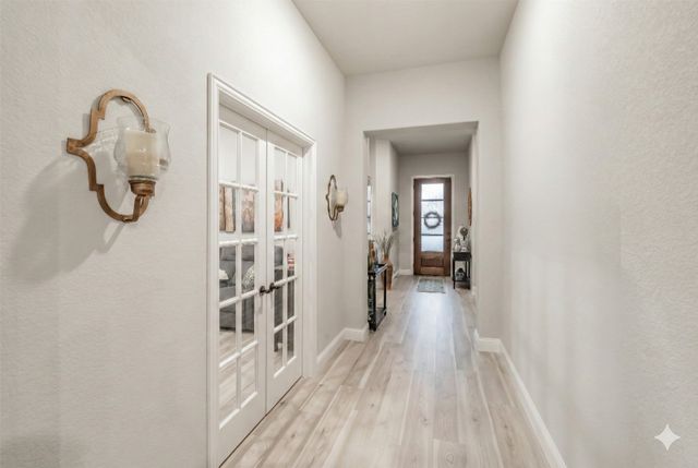 1076 Fleetwood Drive, Justin, TX 76247