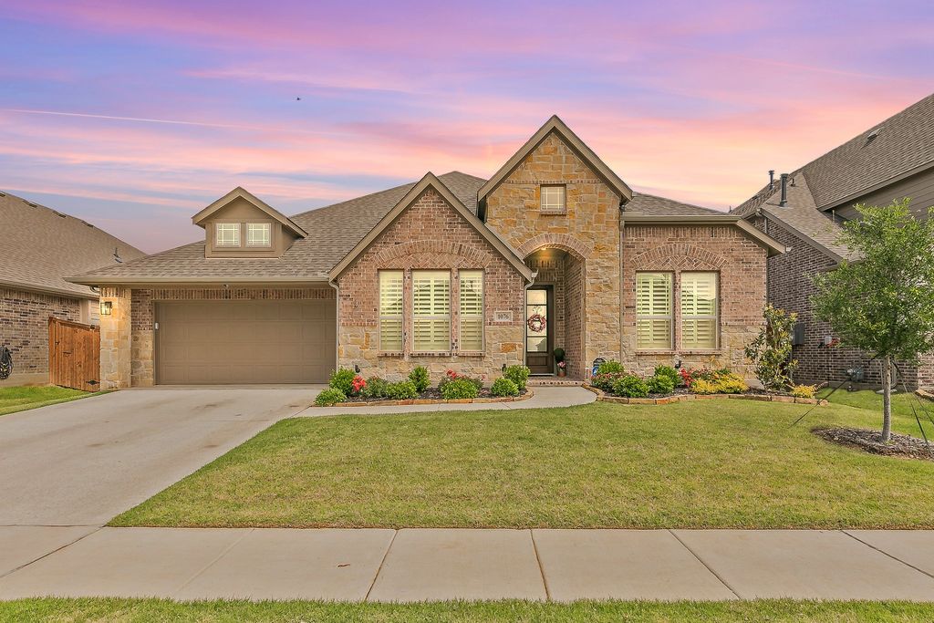 1076 Fleetwood Drive, Justin, TX 76247