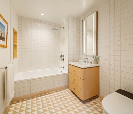 2401 Queens Plz N # 206, New York City, NY 11101