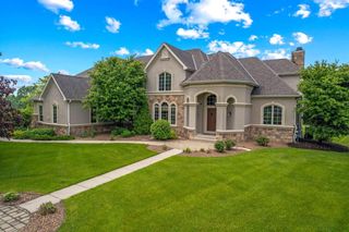 1252 Mary Hill CIRCLE, Hartland, WI 53029