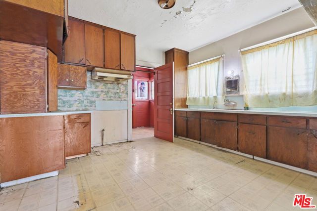 127 S Westlake Avenue, Los Angeles, CA 90057