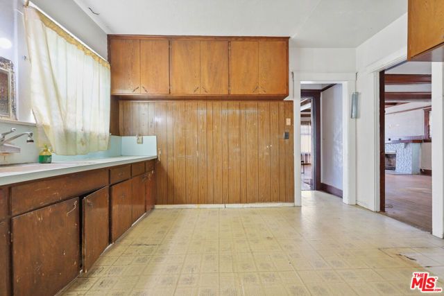 127 S Westlake Avenue, Los Angeles, CA 90057