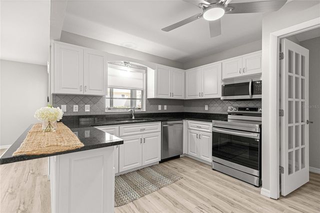 8681 SW 93RD PLACE B, Ocala, FL 34481