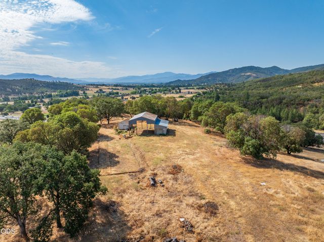 8785 Blackwell Road, Central Point, OR 97502