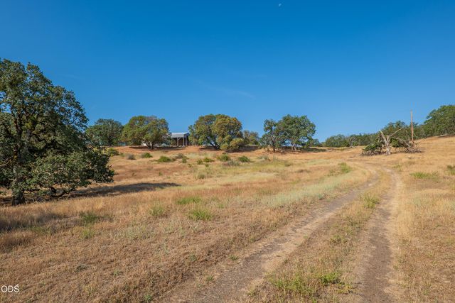 8785 Blackwell Road, Central Point, OR 97502