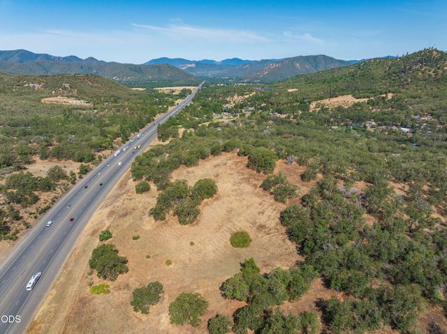 8785 Blackwell Road, Central Point, OR 97502