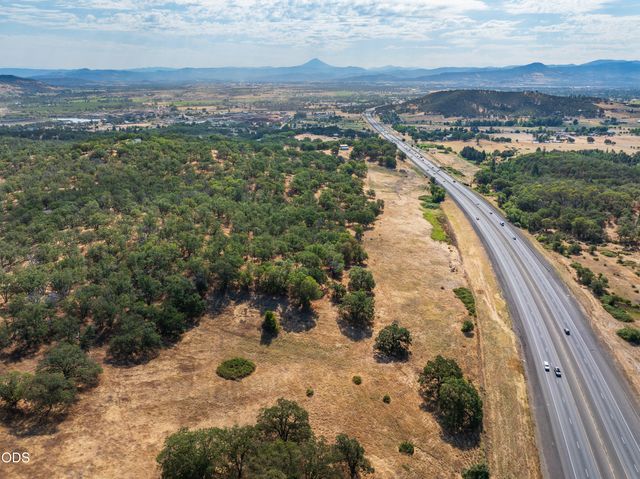 8785 Blackwell Road, Central Point, OR 97502