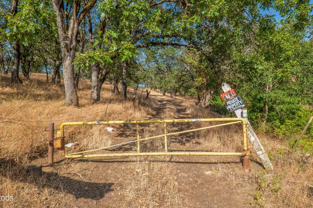 8785 Blackwell Road, Central Point, OR 97502