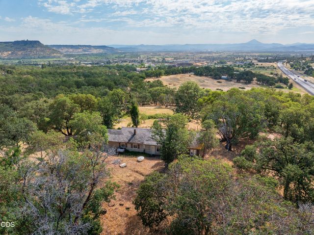 8785 Blackwell Road, Central Point, OR 97502
