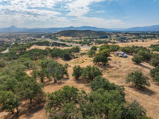 8785 Blackwell Road, Central Point, OR 97502