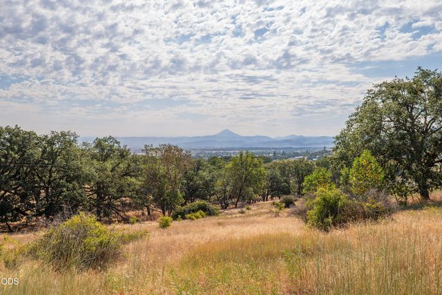 8785 Blackwell Road, Central Point, OR 97502