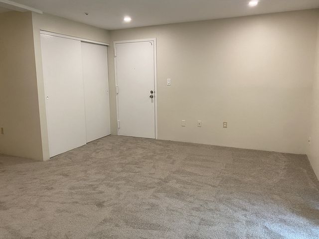 19 Village Rock Lane 8, Natick, MA 01760