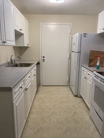 19 Village Rock Lane 8, Natick, MA 01760