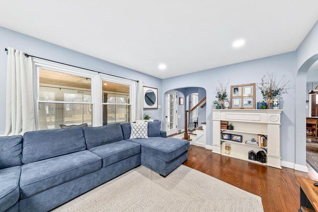 4808 Sunnyside DRIVE, Milwaukee, WI 53208
