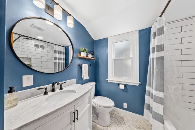 4808 Sunnyside DRIVE, Milwaukee, WI 53208