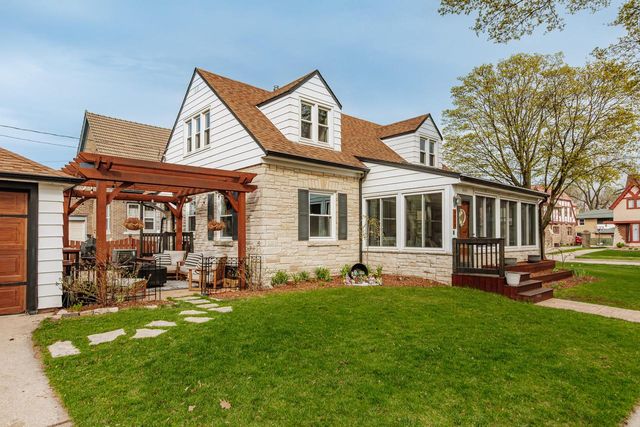 4808 Sunnyside DRIVE, Milwaukee, WI 53208